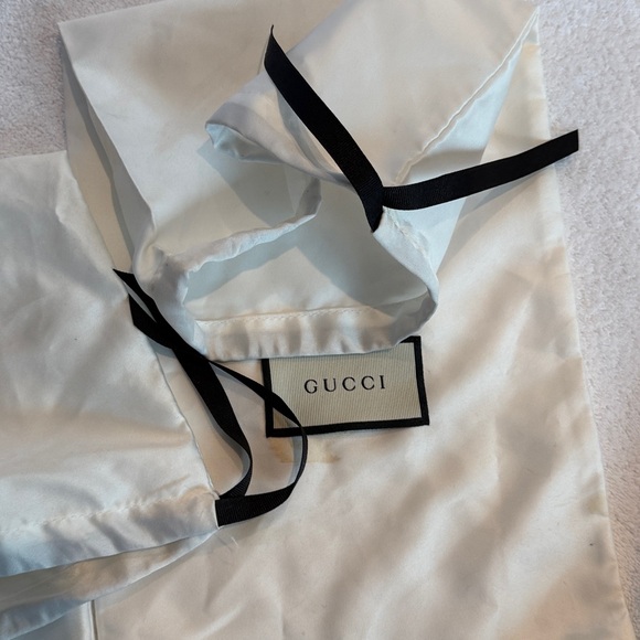 Gucci shoe bags set of two - each bag will hold a pair of easily cream satin - Picture 4 of 4